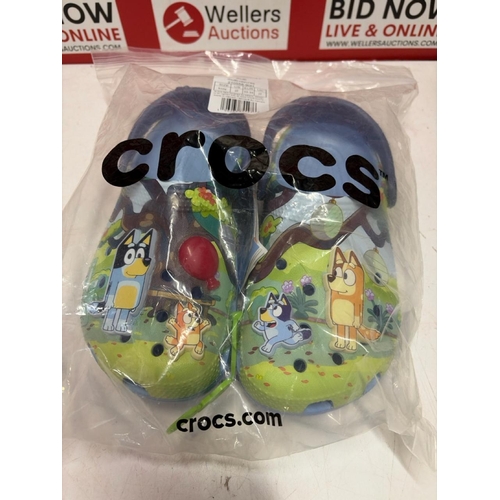 1093 - CHILDRENS CROCS BLUEY CLASSIC CLOG / UK JUNIOR 2