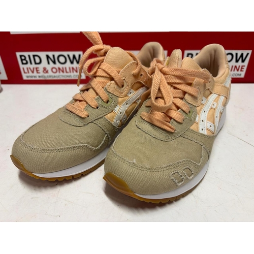 1094 - LADIES PRE OWNED ASICS GEL LYTE TRAINER / EUR 37