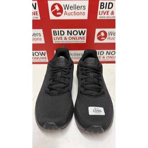 1096 - GENTS NEW KARRIMOR DUMA TRAINER / UK 8