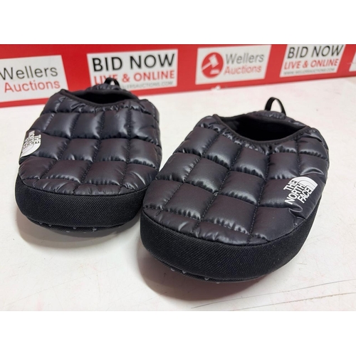 1100 - LADIES NEW THE NORTH FACE THERMOBALL V TRACTION SLIPPERS / XS