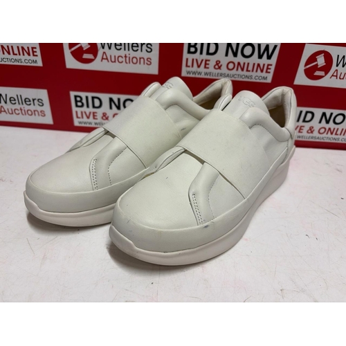 1106 - LADIES PRE OWNED SLIP ON UGG TRAINER/ UK 7