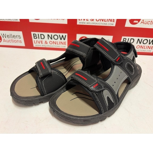 1107 - GENTS NEW PDQ SUMMER SANDAL / UK 6