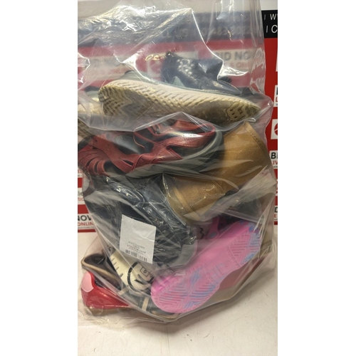 1112 - LADIES MIXED BAG OF NEW AND PRE OWNED SHOES/ MIXED SIZES