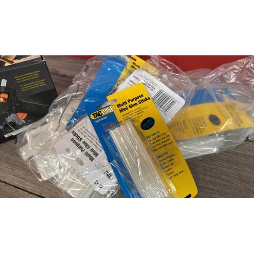 9161 - MIGHTY TOOLWARE GLUE GUN AND SELECTION OF GLUE STICKS [51]