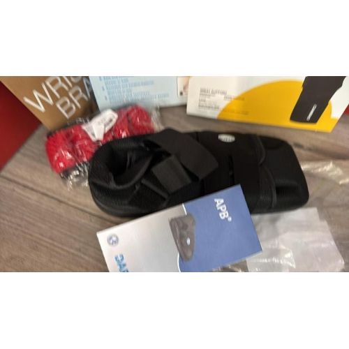 9164 - HEALTHCARE SELECTION INCL. WRIST SUPPORT AND MORE [51]