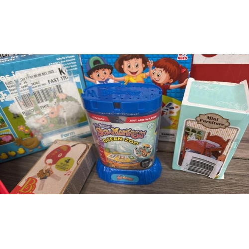 9176 - TOYS SELECTION INCL. KAZOO GAME, PUZZLES AND MORE [51]