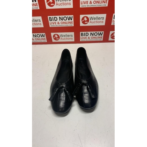 2002 - NEW WHISTLES ELBA BALLET PUMPS, UK 9