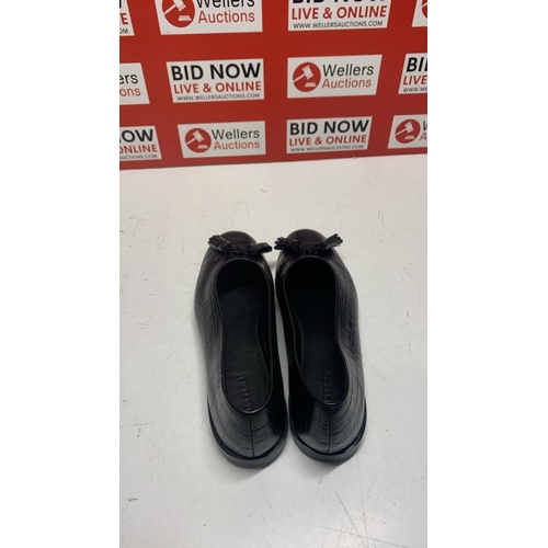2002 - NEW WHISTLES ELBA BALLET PUMPS, UK 9