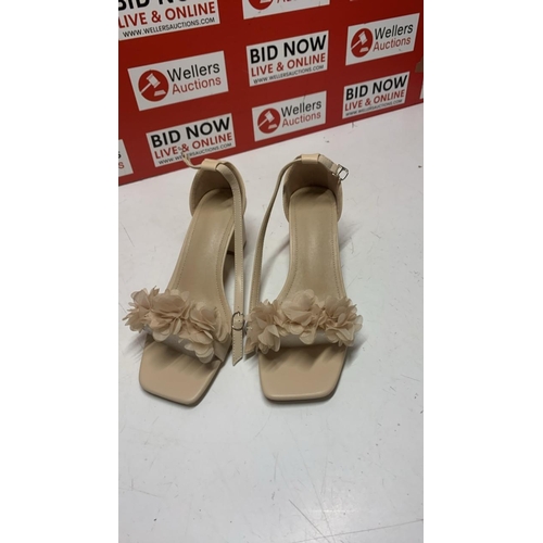 2003 - NEW HEELS, SIZE 39