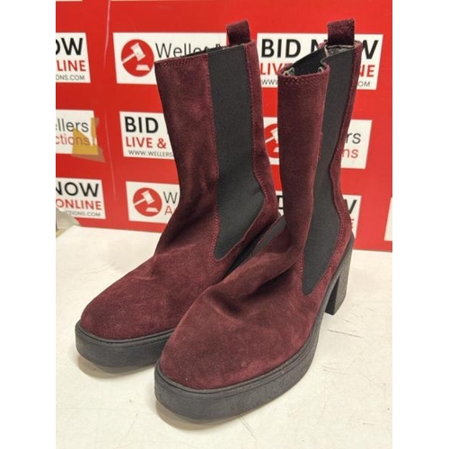 2012 - LADIES PRE-LOVED FLY LONDON CHELSEA BOOT / SIZE 38