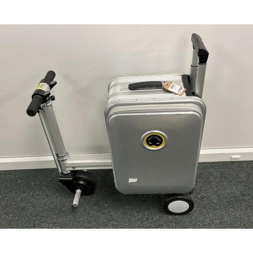 9898 - X1 AIRWHEEL ROBOT SE3S SMART RIDING LUGGAGE BOARDING  SCOOTER/ CABIN SIZE/ SILVER