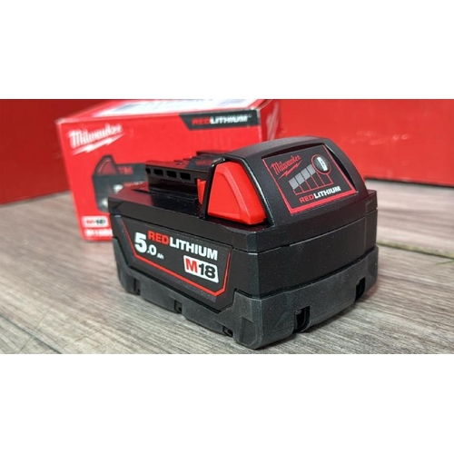 9036 - MILWAUKEE M18 RED LITHIUM 18V BATTERY [51]