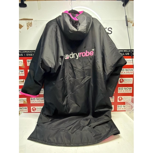 7240 - UNISEX PRE-OWNED DRY ROBE / SIZE M