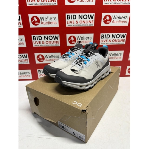 7252 - CHILDRENS NEW ON CLOUDHERO WATERPROOF TRAINERS / SIZE 4.5