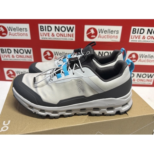 7252 - CHILDRENS NEW ON CLOUDHERO WATERPROOF TRAINERS / SIZE 4.5