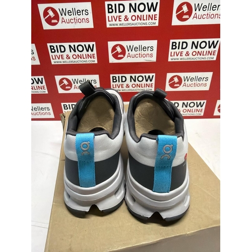 7252 - CHILDRENS NEW ON CLOUDHERO WATERPROOF TRAINERS / SIZE 4.5