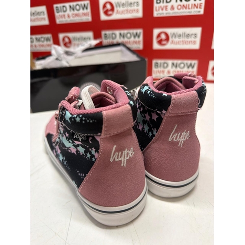 7253 - CHILDRENS NEW HYPE ANKLE BOOT / SIZE 2
