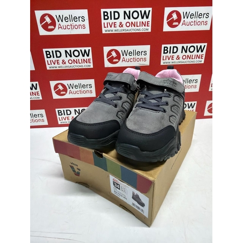 7254 - CHILDRENS NEW VICCO HIKING TRAINERS / SIZE 2.5