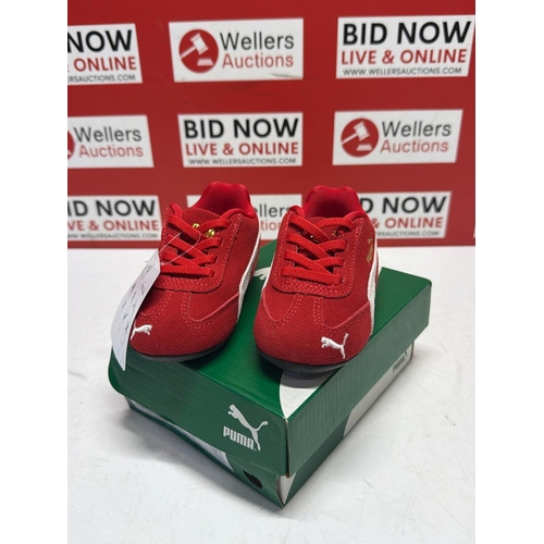 7256 - CHILDRENS NEW PUMA SPEEDCAT TRAINERS / SIZE 5
