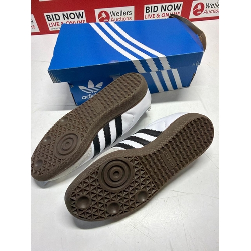 7261 - CHILDRENS NEW ADIDAS SAMBA OG / SIZE 5