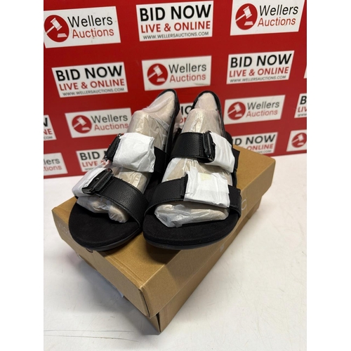 7262 - LADIES NEW VIONIC SANDALS / SIZE 6