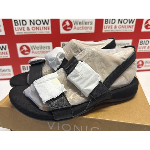 7262 - LADIES NEW VIONIC SANDALS / SIZE 6