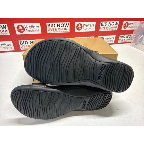 7262 - LADIES NEW VIONIC SANDALS / SIZE 6