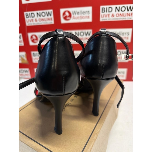 7266 - LADIES NEW ON FEET & IN LOVE  HIGH HEELS / SIZE 39