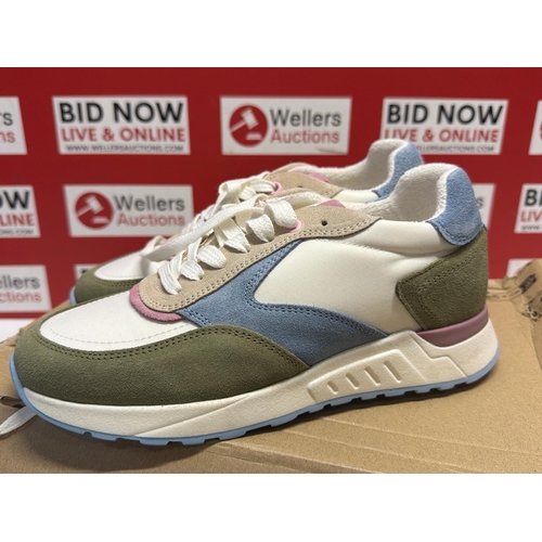 7267 - LADIES NEW AADA STUDIOS TRAINERS / SIZE 5