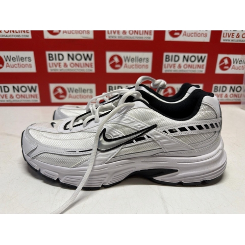 7270 - LADIES NEW NIKE RUNNING TRAINERS / SIZE 6