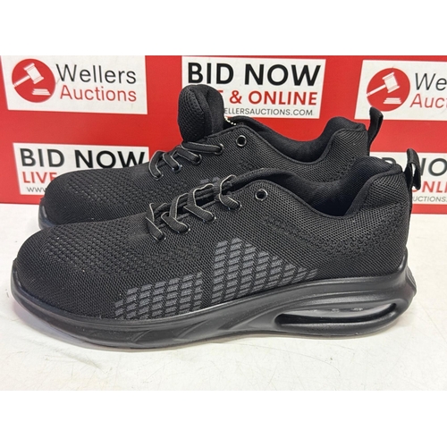 7272 - GENTS NEW EARTHWRKS PROTECTIVE FOOTWEAR / SIZE 9