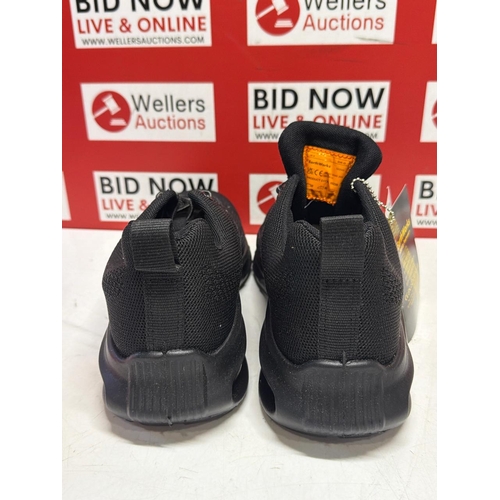 7272 - GENTS NEW EARTHWRKS PROTECTIVE FOOTWEAR / SIZE 9