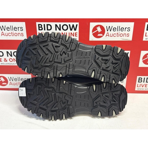 7276 - GENTS NEW SKECHERS PROTECTIVE TRAINERS / SIZE 9