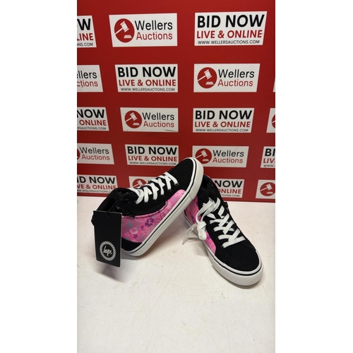 7279 - CHILDRENS NEW HYPE HIGH TOP TRAINERS / SIZE 2