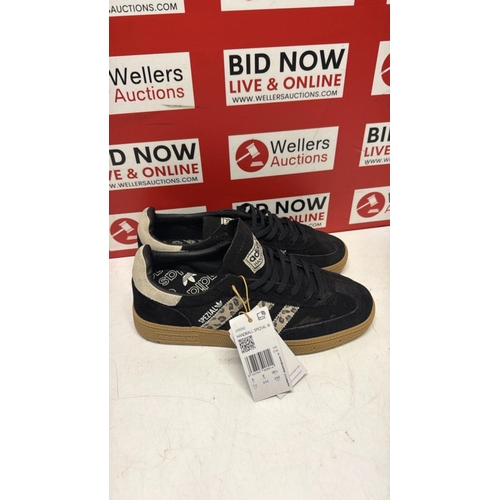 7282 - LADIES NEW ADIDAS HANDBALL SPEZIALE TRAINERS / SIZE 6