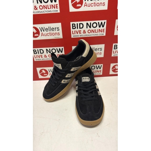 7282 - LADIES NEW ADIDAS HANDBALL SPEZIALE TRAINERS / SIZE 6