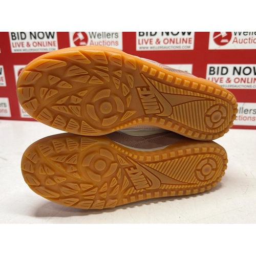 7285 - LADIES NEW NIKE TRAINERS / SIZE 6