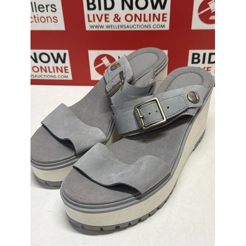 7292 - LADIES NEW TIMBERLAND WEDGE / SIZE 5.5