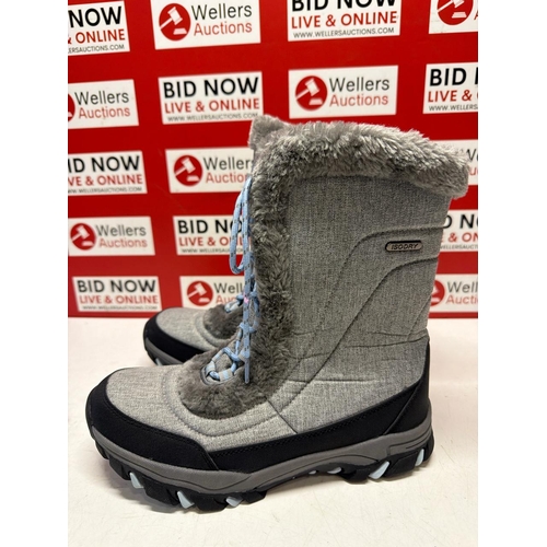 7293 - LADIES NEW MOUNTAIN WAREHOUSE ISODRY BOOTS / SIZE 8