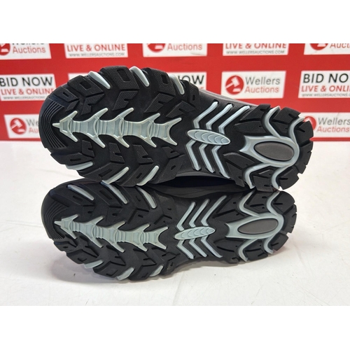 7293 - LADIES NEW MOUNTAIN WAREHOUSE ISODRY BOOTS / SIZE 8