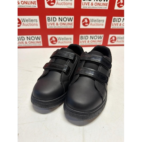 7296 - CHILDRENS NEW XL SCHOOL SHOES / SIZE 2