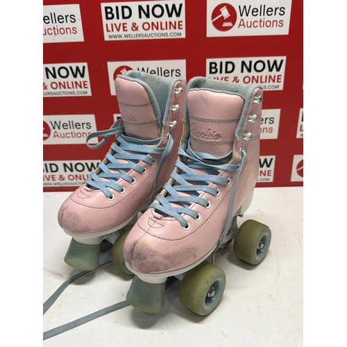 7298 - CHILDRENS PRE-OWNED ROOKIE ROLLERSKATES / SIZE 1