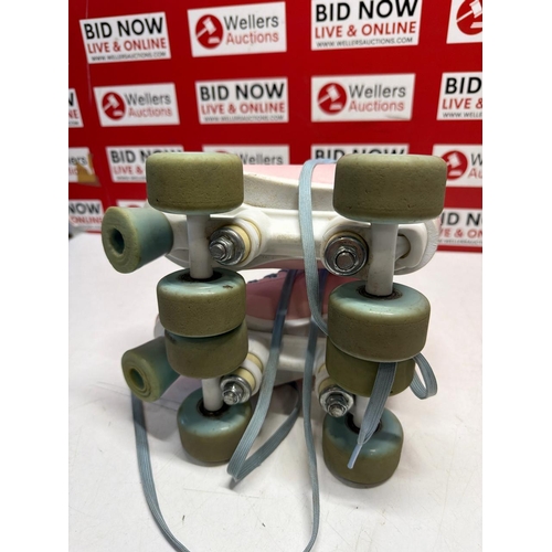 7298 - CHILDRENS PRE-OWNED ROOKIE ROLLERSKATES / SIZE 1