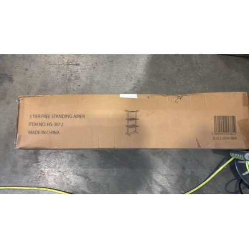 7441 - NEW 3 TIER STANDING AIRER