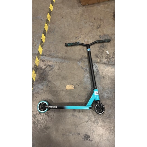 Lot 7493      
