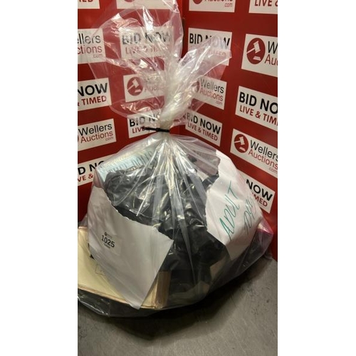 Lot 1025      