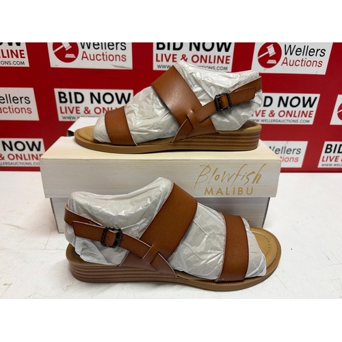 3120 - LADIES NEW BLOWFISH MALIBU TAN SANDALS, SIZE 5