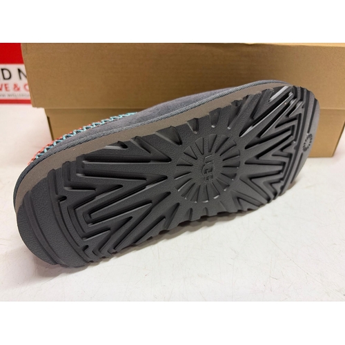 3121 - NEW UGG TASMAN SLIPPER, SIZE 4