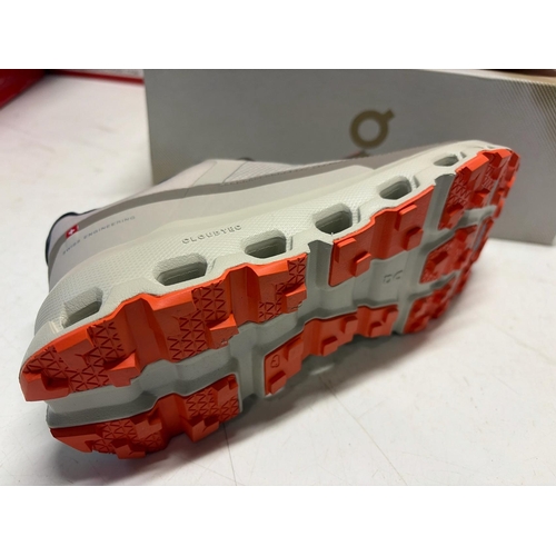 3124 - LADIES NEW ON CLOUD RUNNING TRAINERS, SIZE 7.5