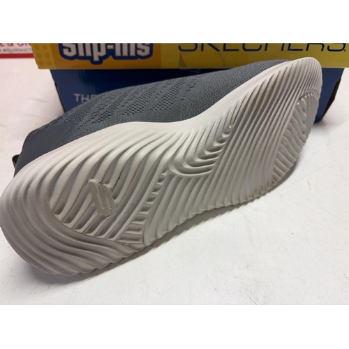 3126 - GENTS NEW SKECHERS ULTRA LIGHT SLIP ON TRAINER, SIZE 8